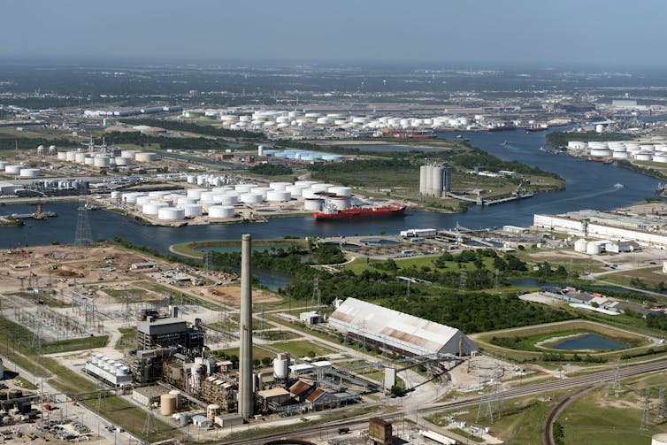 Vue aérienne en 2014 du Houston Ship Channel et des installations énergétiques environnantes à Houston.