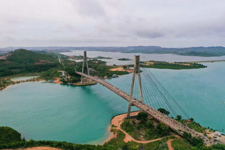 Large suspension bridge