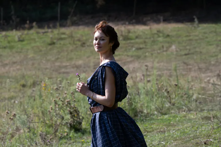 Boudica in a field.
