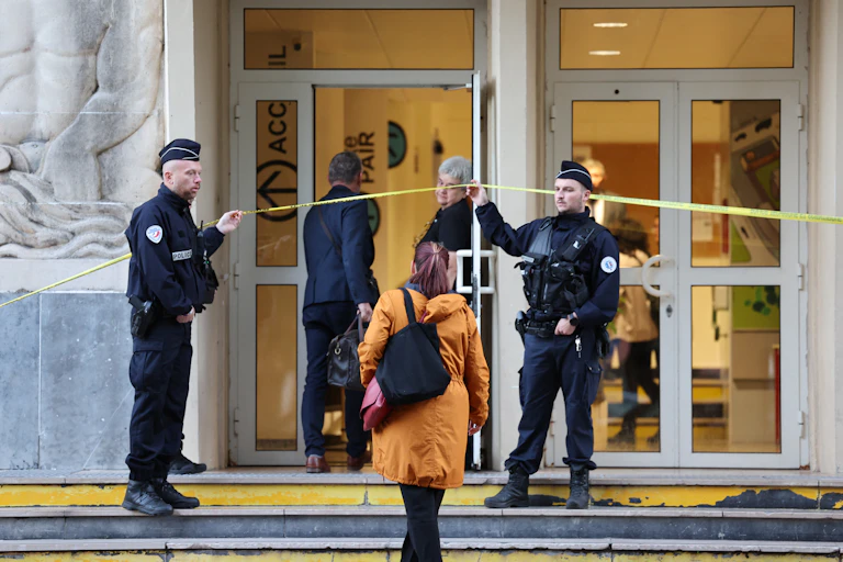 Entrée du lycée Gambetta, à Arras, le 14 octobre 2023
