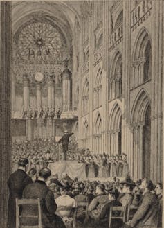 Dibuix de l'interior d'una església on una orquestra toca sota les ordres d'un director mentre el públic atén.