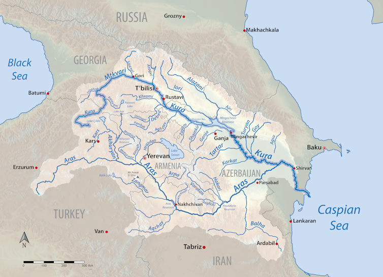 Mapa del sistema fluvial del Kura (Mtkvari) en Armenia, Azerbaiyán, Georgia, Irán y Turquía. El río Aras se sitúa al sur hasta cruzarse con el Kura.