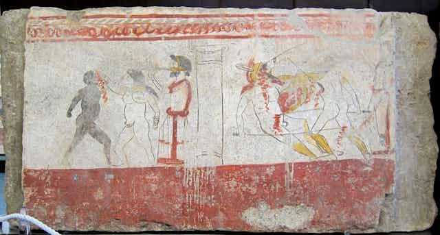 Juegos de gladiadores (a la derecha un combate armado, y a la izquierda un combate de boxeo entre un blanco y un negro al son del aulós) en honor de un difunto.