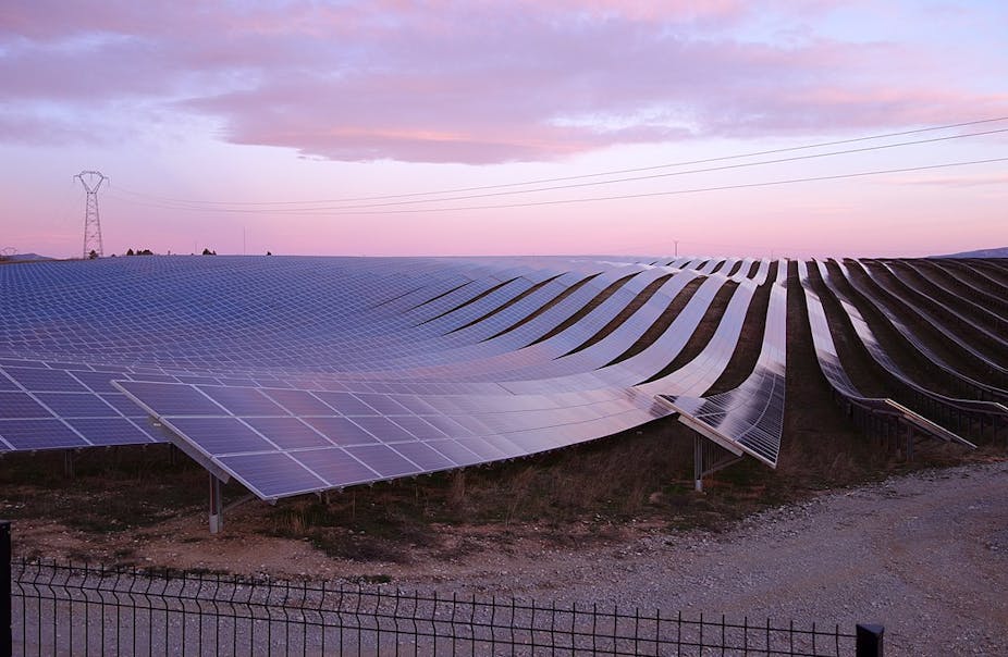 Parc de centrales solaires photovoltaïques de la Colle des Mées (Alpes-de-Haute-Provence, France)