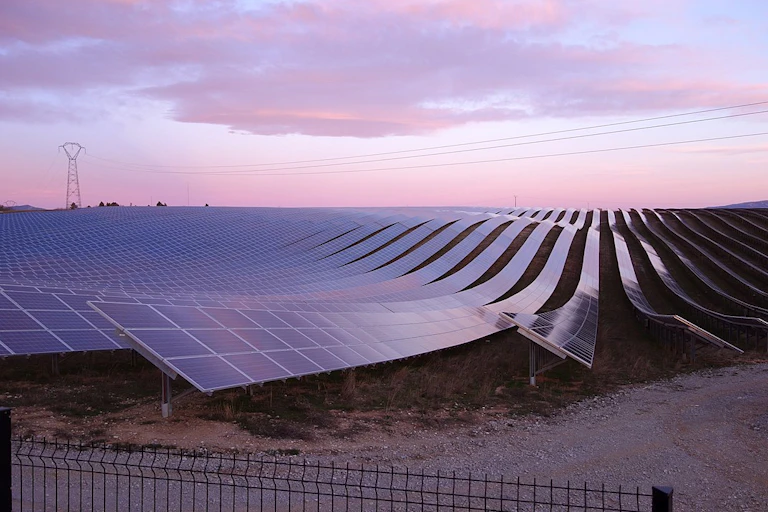 Parc de centrales solaires photovoltaïques de la Colle des Mées (Alpes-de-Haute-Provence, France)