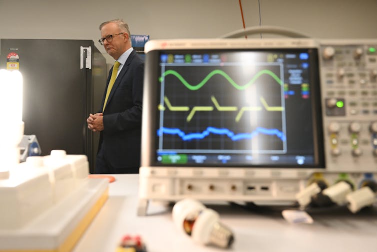 Prime Minister Anthony Albanese inspects a research lab, with monitoring screens at the University of Wollongong.