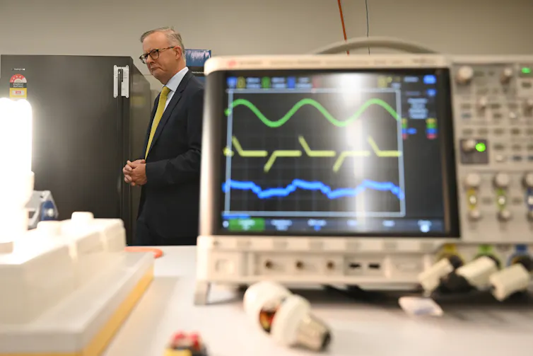 Prime Minister Anthony Albanese inspects a research lab, with monitoring screens at the University of Wollongong.