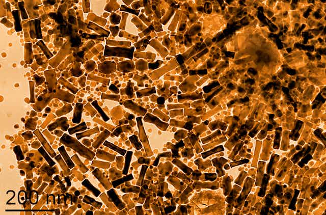 a microscope image of rod shaped particles