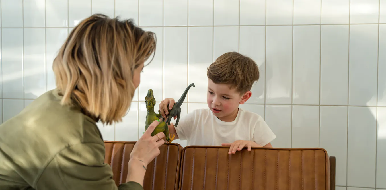 Pourquoi les jeunes enfants veulent-ils tant jouer avec leurs parents ? Pourquoi les jeunes enfants veulent-ils tant jouer avec leurs parents ?