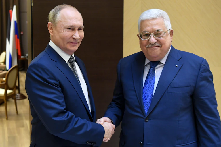 Vladimir Putin with the leader of the Palestinian Authority, Mahmoud Abbas in 2021.