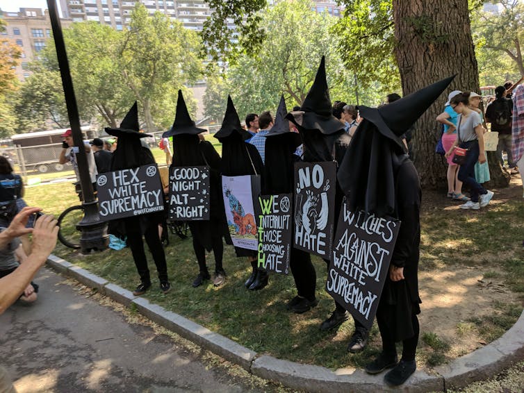 Membres de W.I.T.C.H. Boston lors d’une manifestation en août 2017