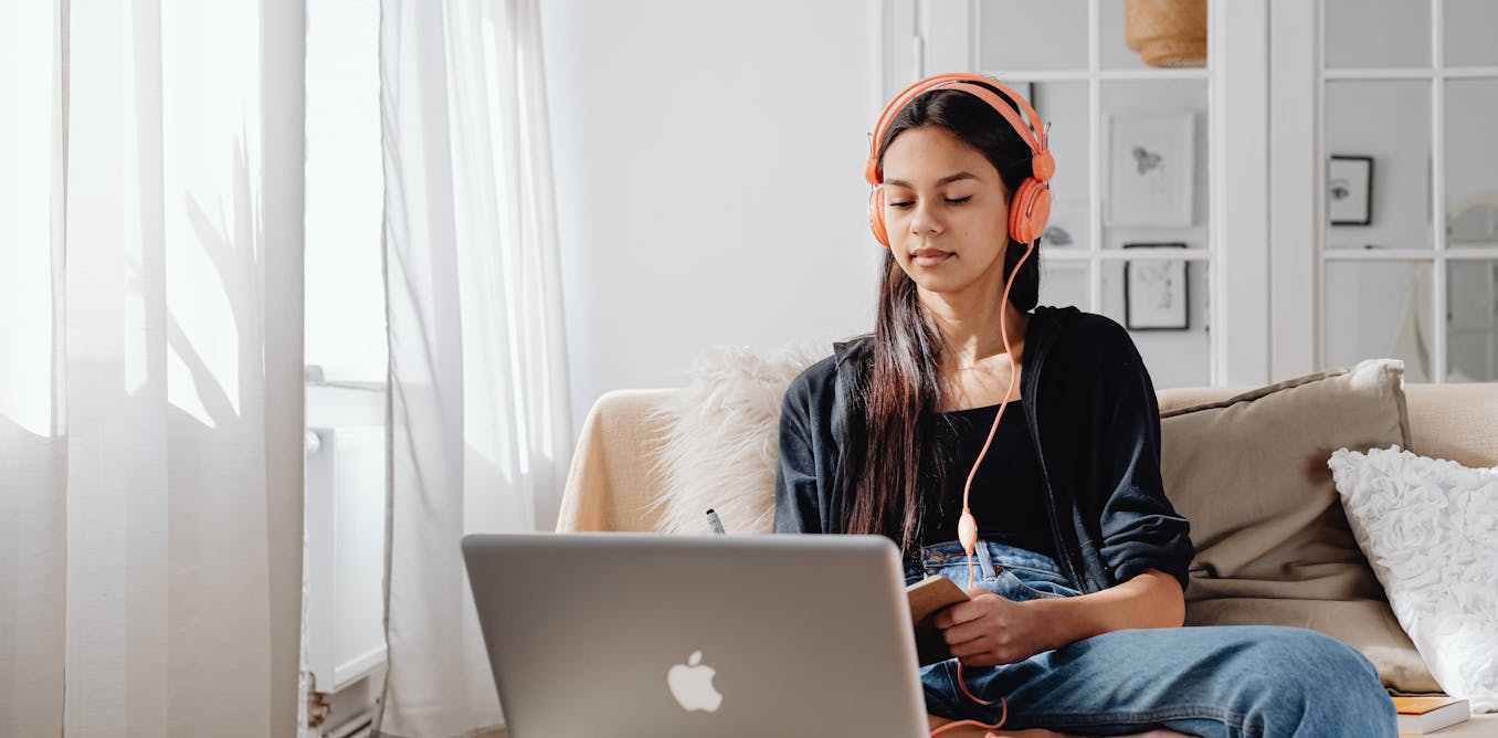 Jumlah pelajar Australia yang belajar bahasa Indonesia terus menurun.  Bagaimana kita mengatasi penurunan yang mengkhawatirkan ini? Jumlah pelajar Australia yang belajar bahasa Indonesia terus menurun.  Bagaimana kita mengatasi penurunan yang mengkhawatirkan ini?