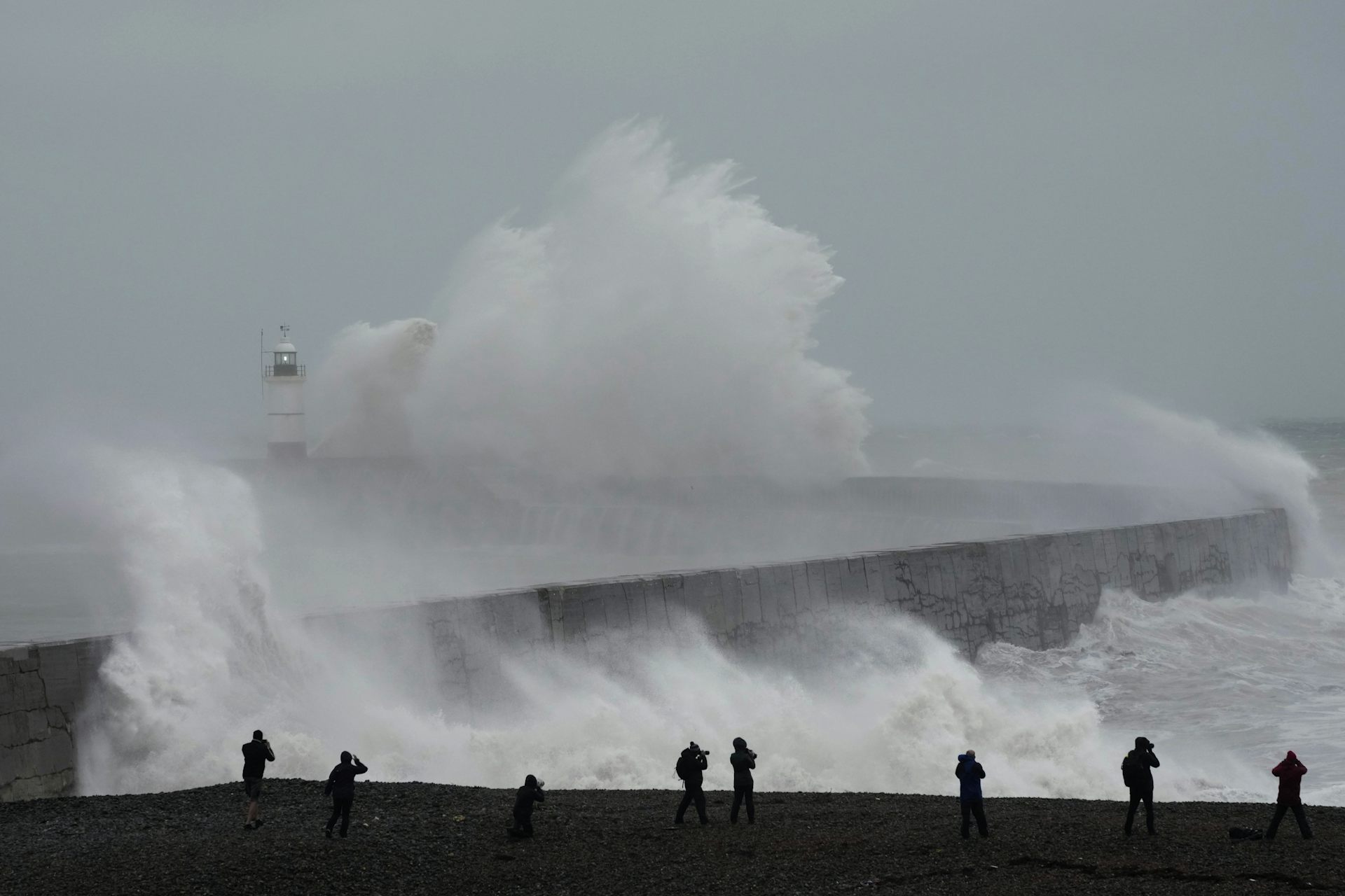 How global warming shakes the Earth Seismic data show ocean waves