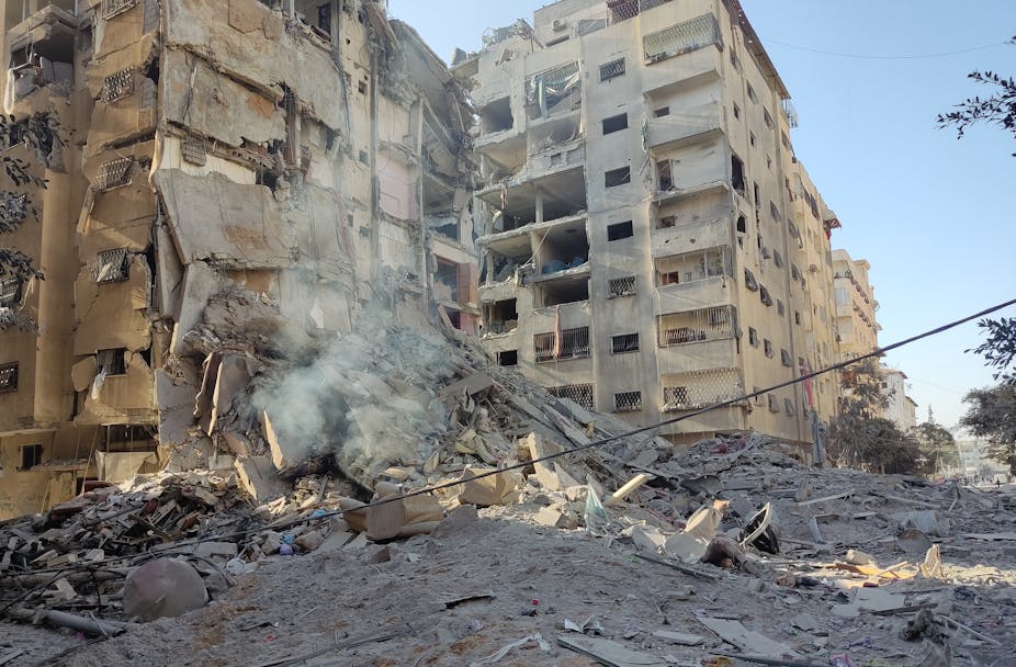 Immeubles à moitié détruits à Gaza City