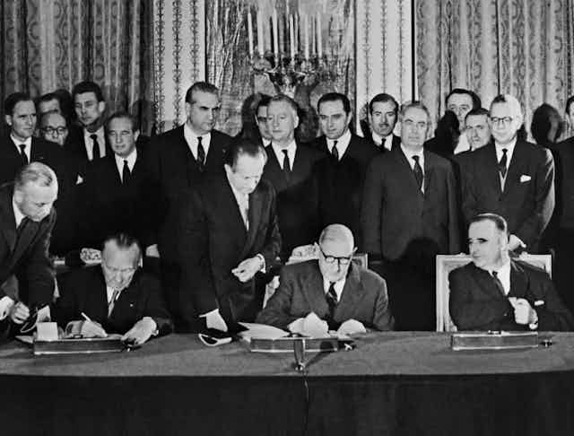 Le 22 janvier 1963, le général de Gaulle et le chancelier Adenauer signaient un accord de coopération rédigé en allemand et en français.