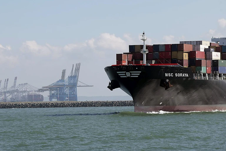Un porte-conteneurs au Havre, premier port de France pour le commerce extérieur.
