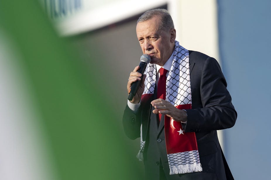 Recep Tayyip Erdogan, micro en main.