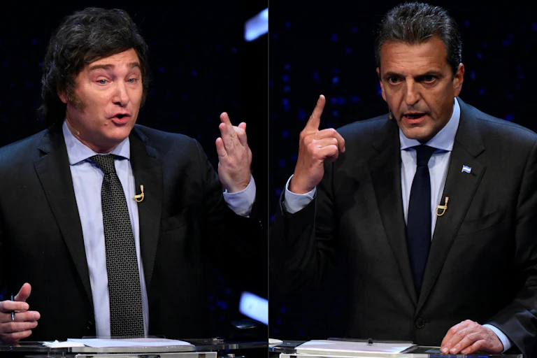 Montage de Javier Milei et Sergio Massa pendant un débat télévisé