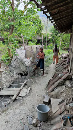 Kemiskinan kronis masyarakat hutan