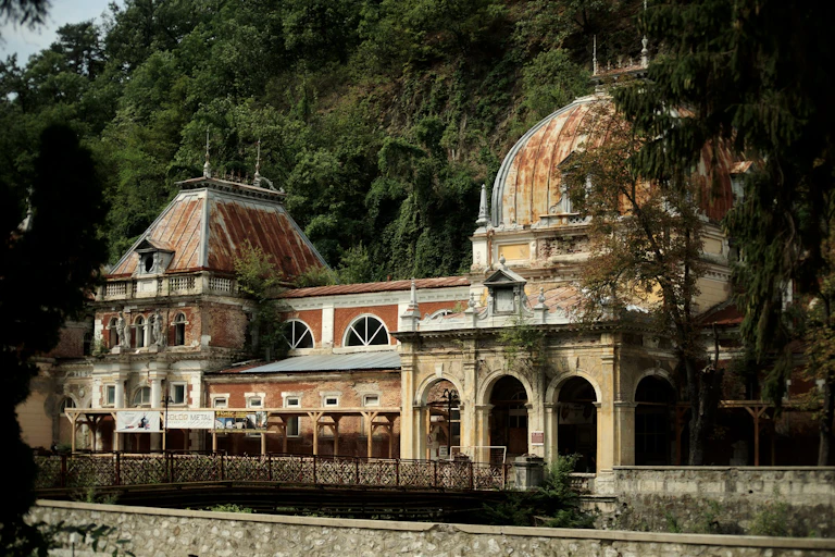 Neptune Baths, Băile Herculane, Romania (Swithun Crowe 2022 CC by)