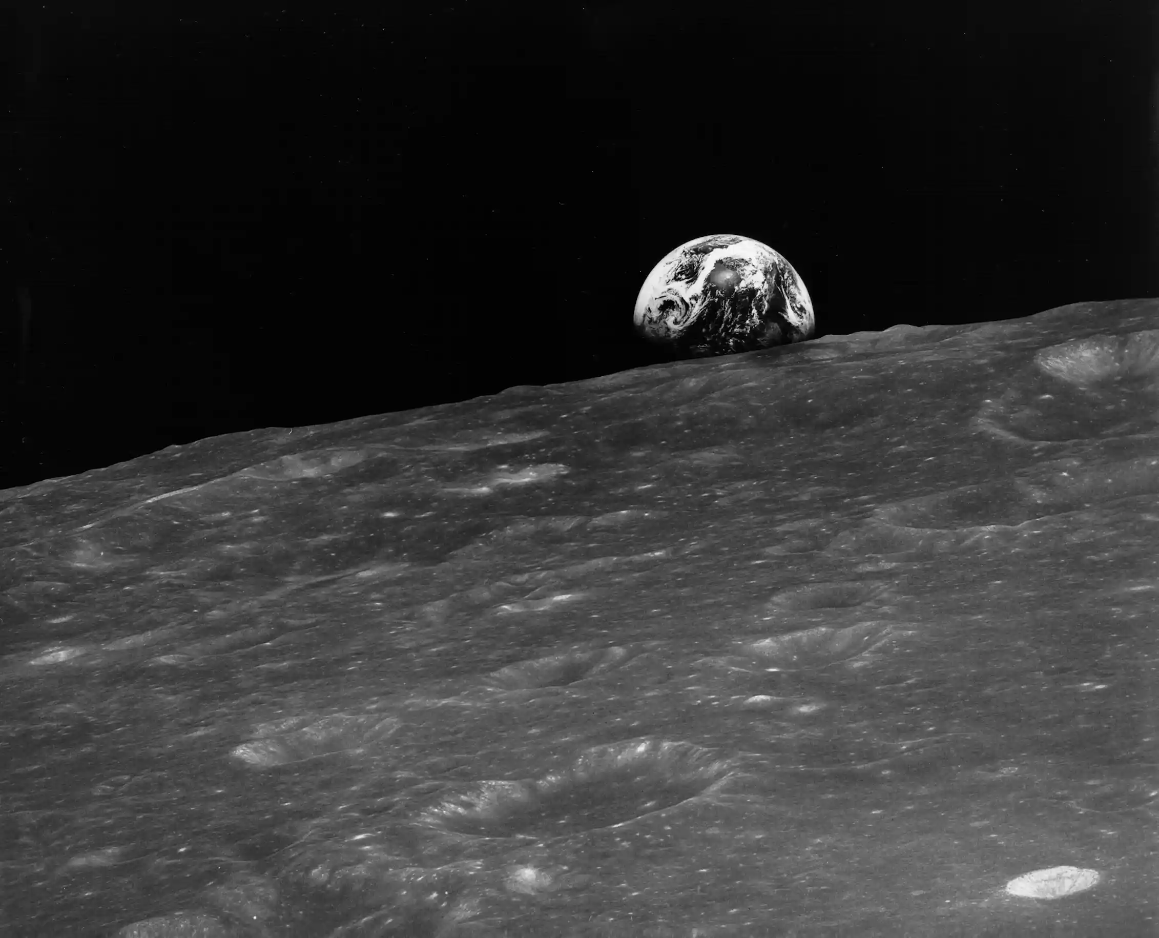 Era Rise Earthrise: historian uncovers the true origins of the ‘image of the ...