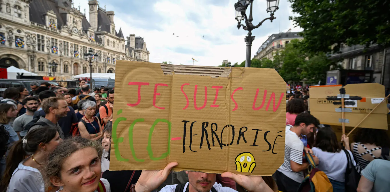 À quoi sert la violence des mouvements écologistes ? Le rituel de l’écodésordre, entre spectacle et espoir d’un nouveau monde À quoi sert la violence des mouvements écologistes ? Le rituel de l’écodésordre, entre spectacle et espoir d’un nouveau monde