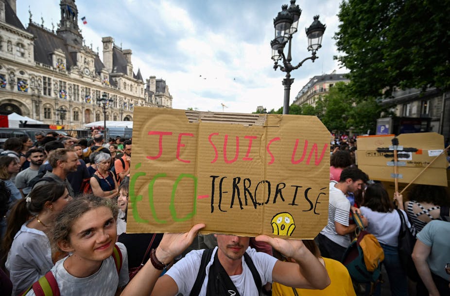 Manifestation de soutien aux Soulèvements de la Terre en juin 2023 à Paris.
