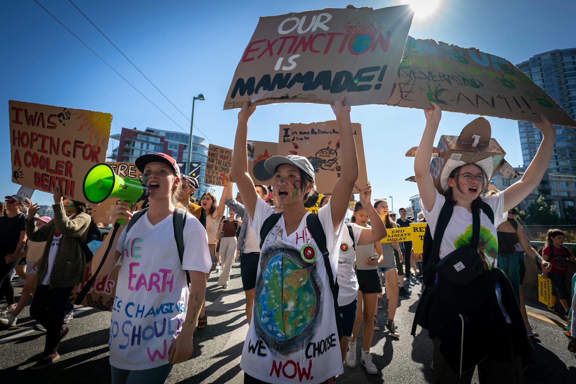 Young climate protesters carrying signs