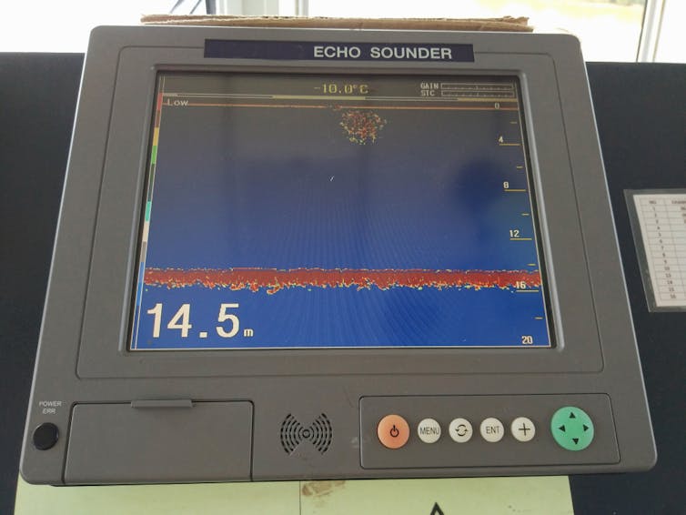A screen labelled 'echo sounder' with a heat map