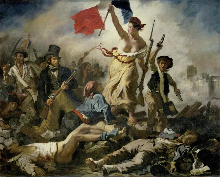 Cuadro de una mujer que porta una bandera de Francia y guía a un montón de personas hacia delante.