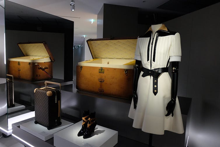 Vitrine Louis Vuitton, marque du groupe LVMH