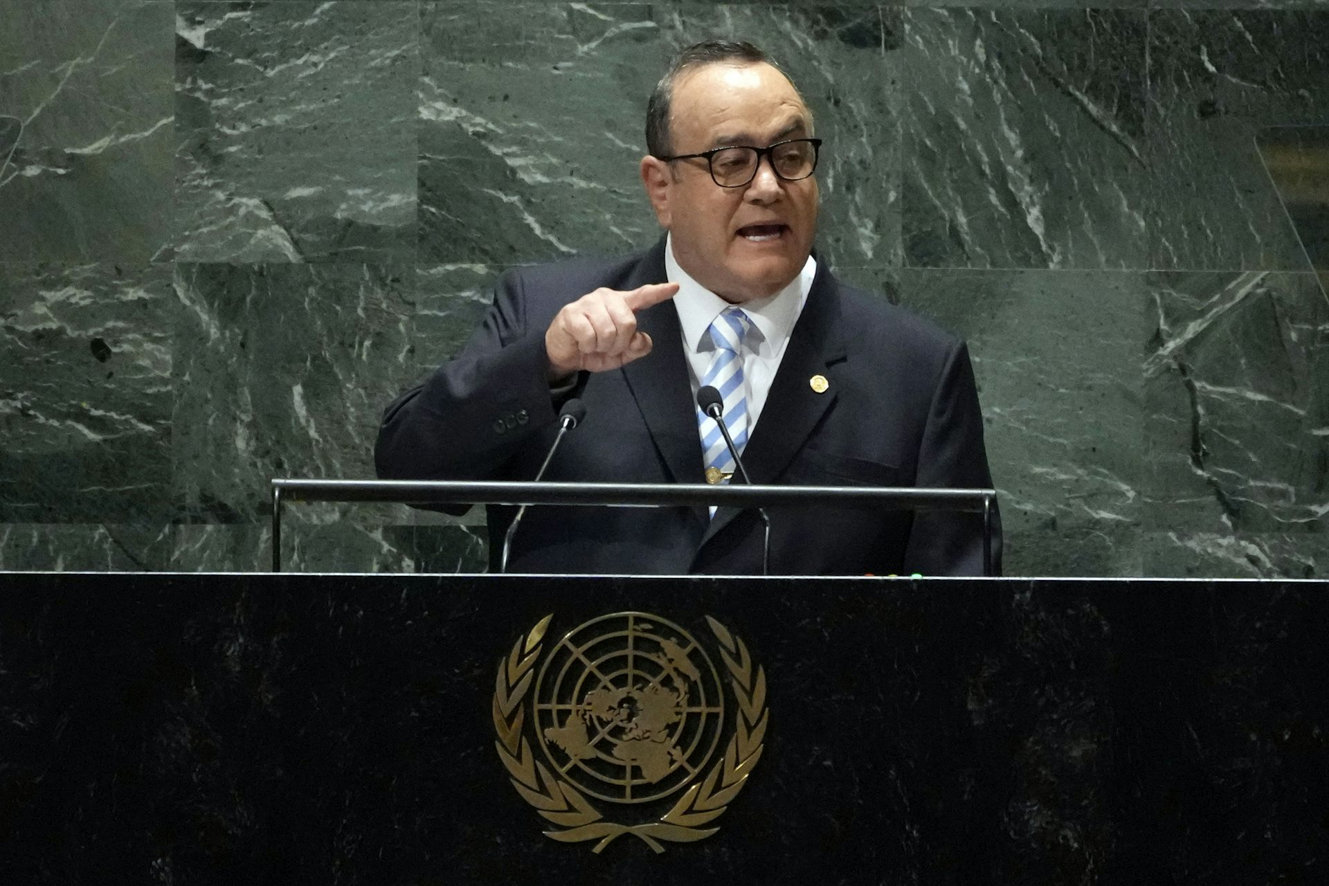 Le président du Guatemala Alejandro Giammattei au micro à l’ONU