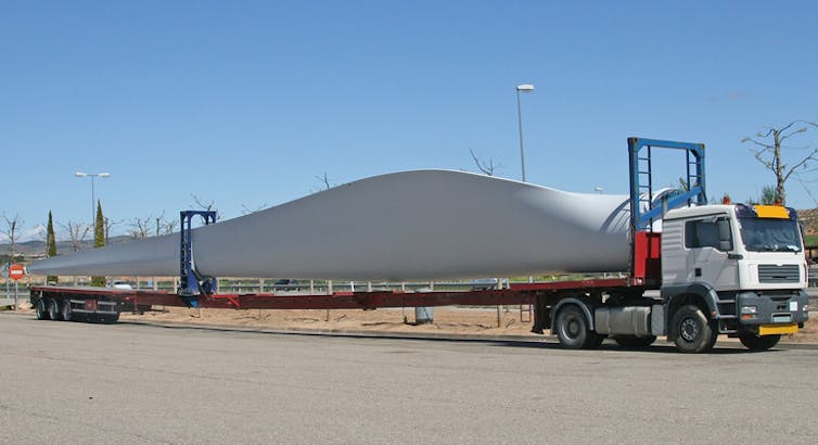 Lorry transporting a wind turbine blade