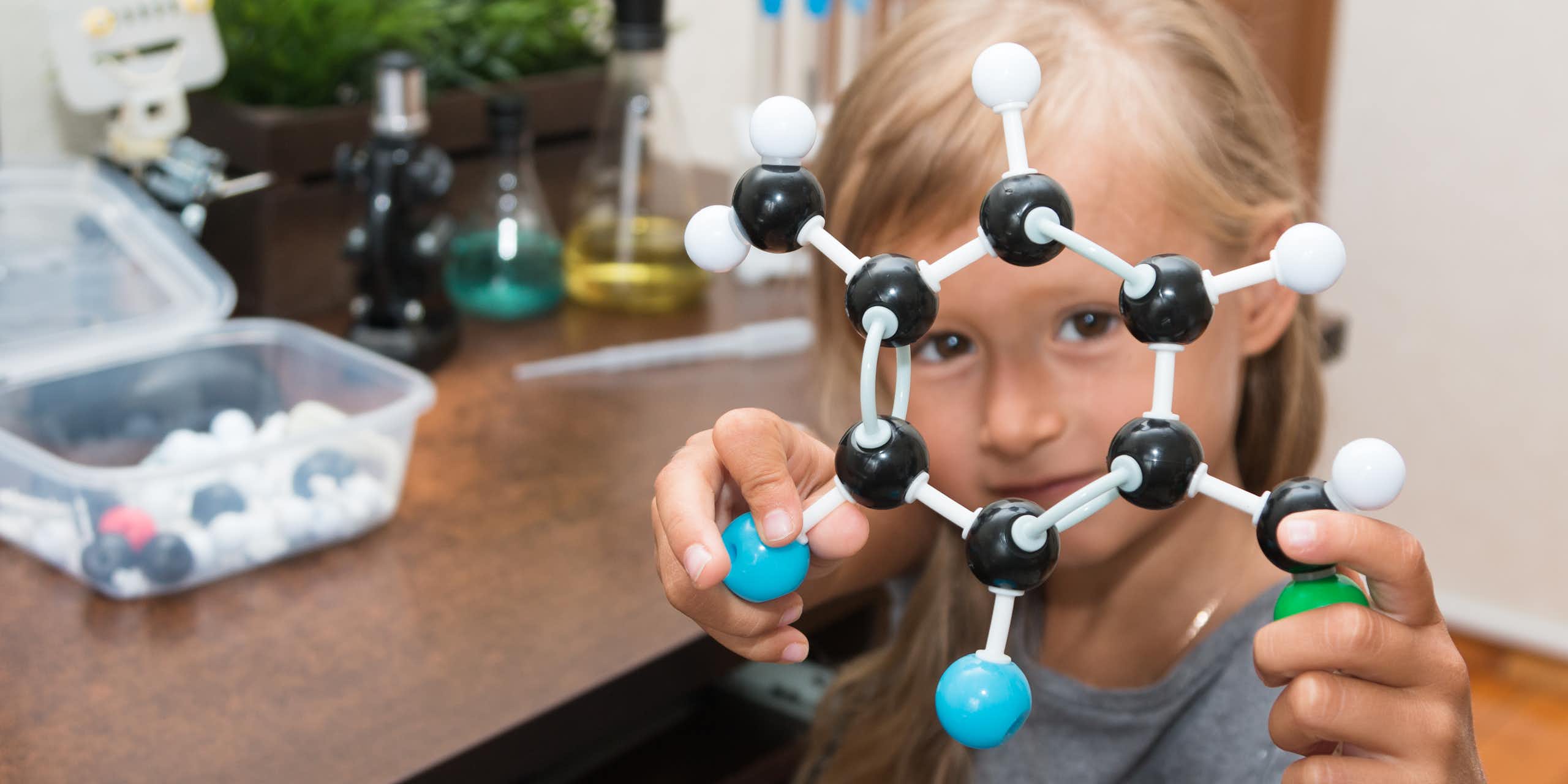 Apakah semuanya benar-benar terbuat dari molekul?
