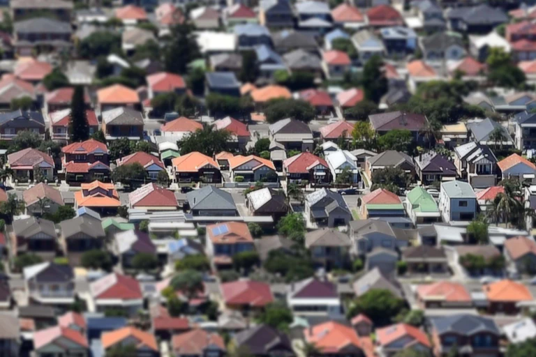 Aerial shot of a suburb with a lens blur and some houses in focus