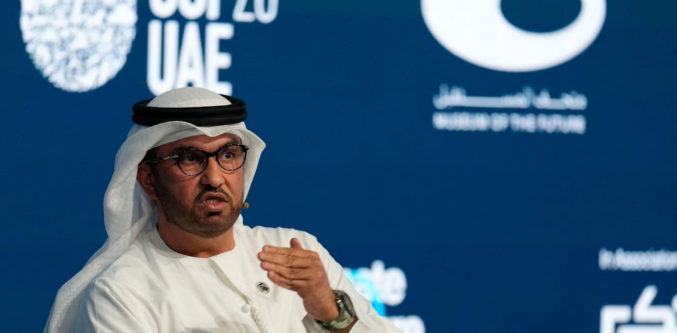 وفي دولة الإمارات العربية المتحدة، تستضيف شركة النفط العملاقة قمة تغير المناخ لعام 2023
