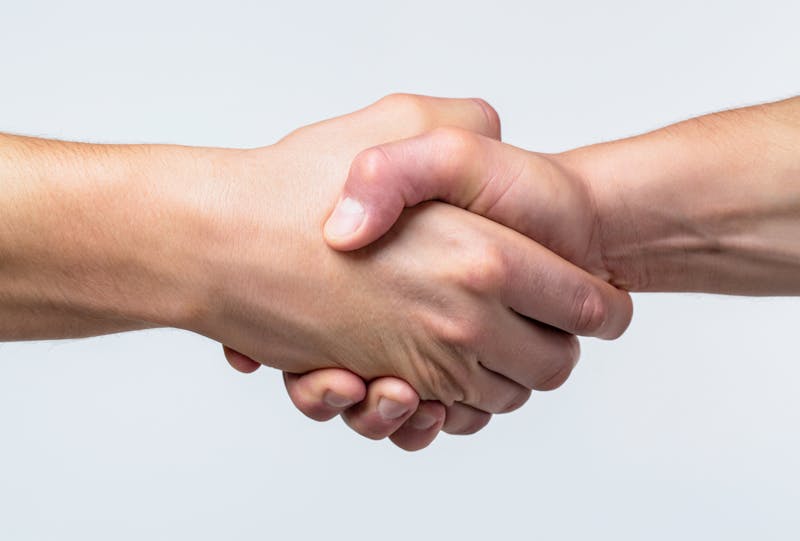 Fuerza de agarre: lo que un buen apretón de manos puede decir de nuestra salud Fuerza de agarre: lo que un buen apretón de manos puede decir de nuestra salud