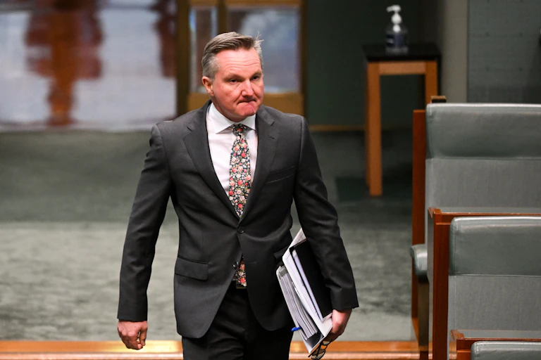 minister walking into parliament