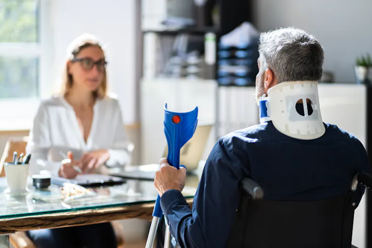 Lors du processus de demandes d’indemnisation après un accident, un médecin expert examine la victime et évalue certains paramètres médico-légaux, comme le taux d’incapacité ou le degré des souffrances.