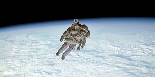 Death in space: The ethics of dealing with astronauts' bodies.
