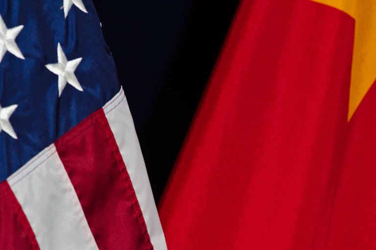 Drapeaux américain et chinois