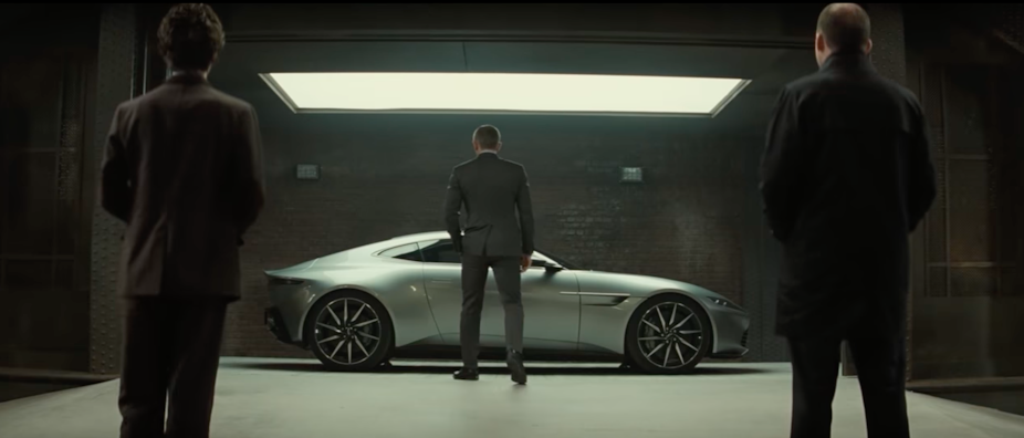 James Bond découvre une nouvelle Aston Martin