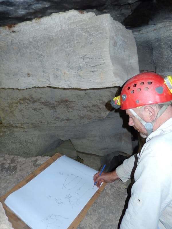A arte das cavernas foi copiada pelo Dr. Julian Hume, do Museu de História Natural de Londres