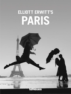 黑白書籍封面顯示一個打著雨傘的男子在艾菲爾鐵塔前跳躍。