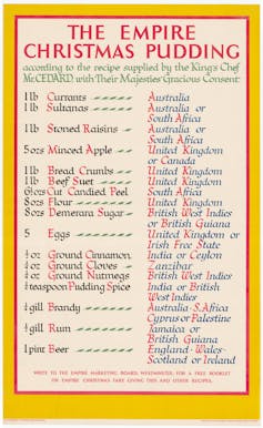 Μια κάρτα συνταγής με την ένδειξη «The Empire Christmas Pudding», με μια λίστα συστατικών κάτω από αυτήν.