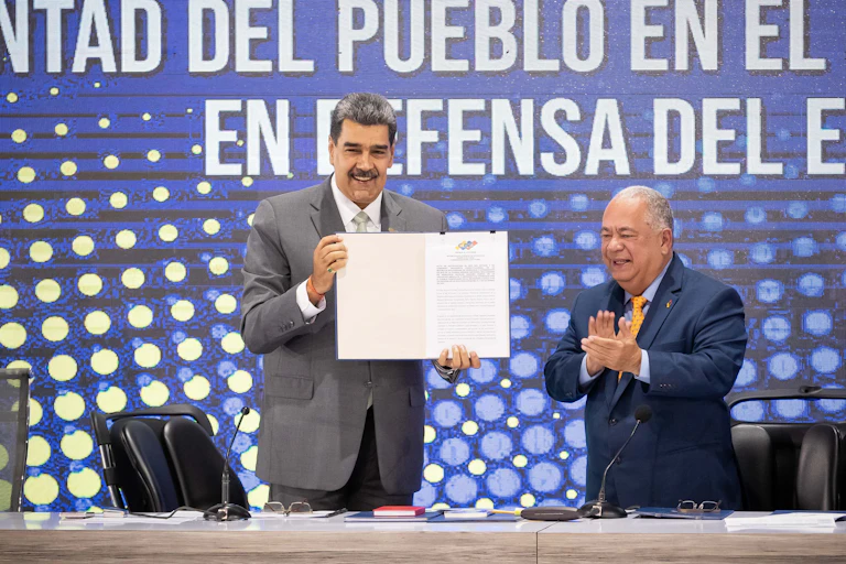Venezuelan President Nicolas Maduro with the result of the referendum on the annexation of Esequibo