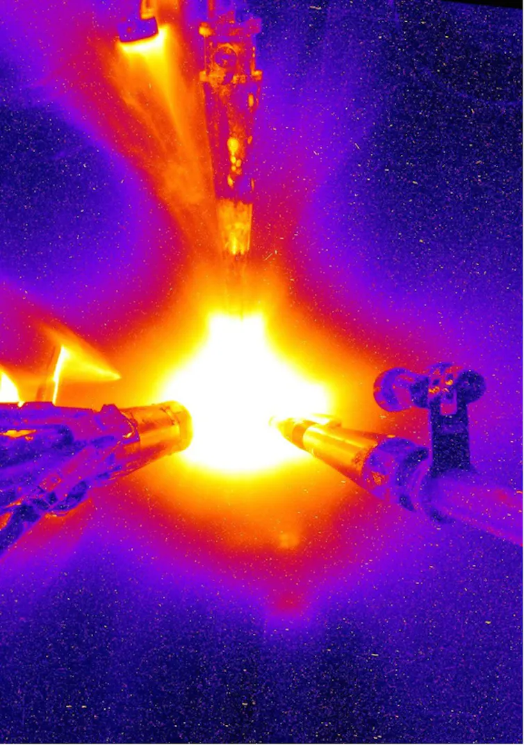 Lasers parecem produzir uma explosão colorida