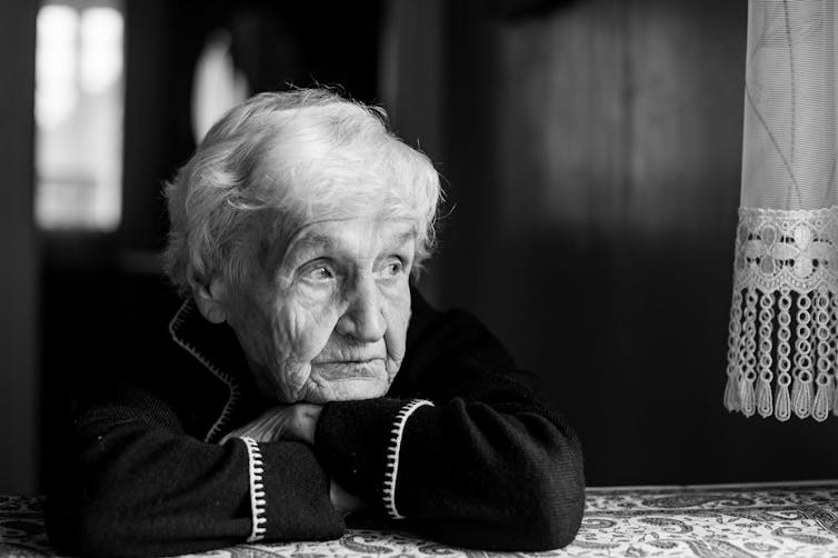 Así afecta la soledad al cerebro de las personas mayores