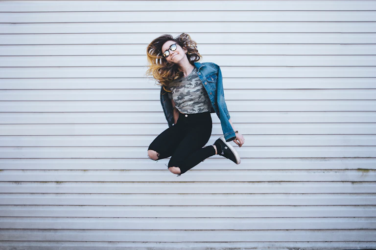 A young woman jumps in the hair.