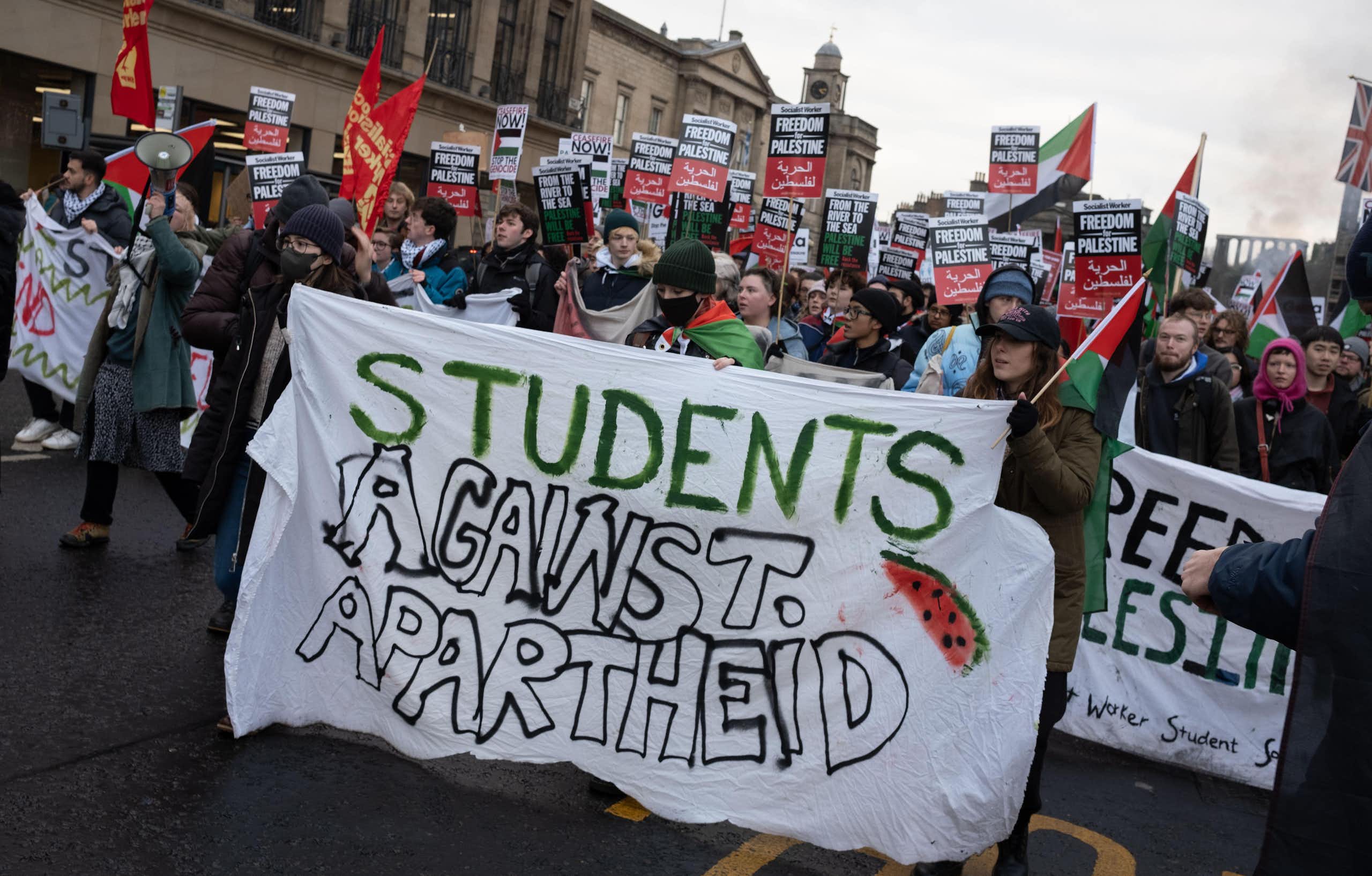 Protesters in Edinburgh hold a banner saying 'Students against apartheid'.